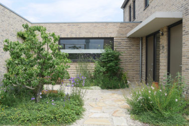 natuurvriendelijke voortuin tuinontwerp Limburg